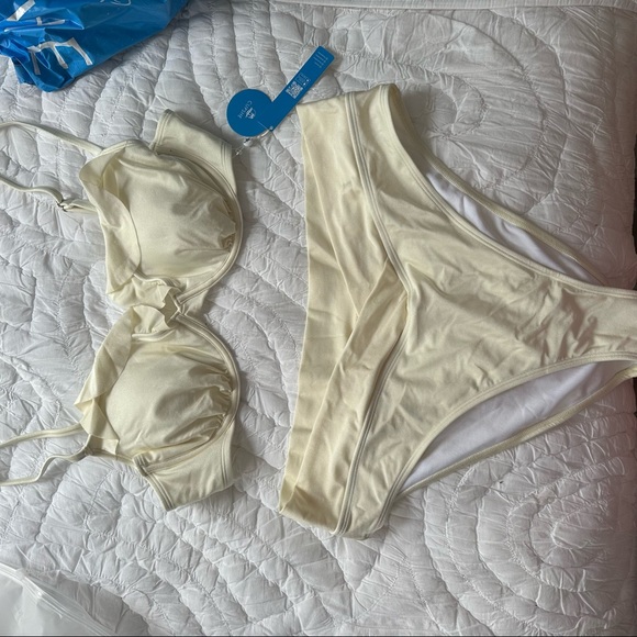 Off white cupshe ruffle bikini - Picture 2 of 3